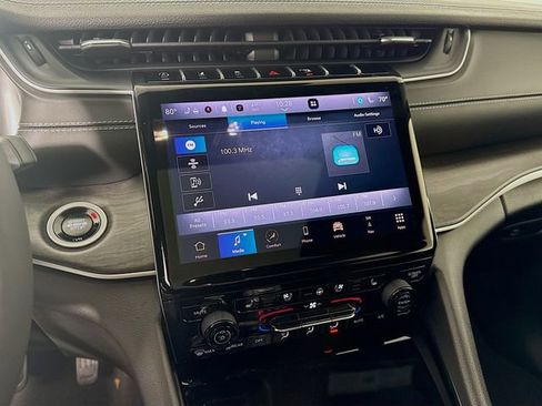 Used 2024 Jeep Grand Cherokee Limited w/ Luxury Tech Group II image 15