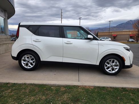 Certified 2023 Kia Soul LX w/ LX Technology Package image 4