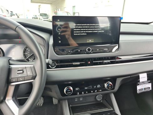 New 2026 Mitsubishi Outlander ES FWD image 15