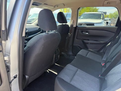 Certified 2025 Nissan Rogue SV FWD image 9