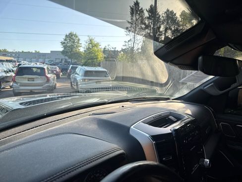 Used 2019 RAM 1500 Laramie AWD/4WD image 8
