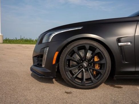 Used 2019 Cadillac CTS V w/ Luxury Package RWD image 11