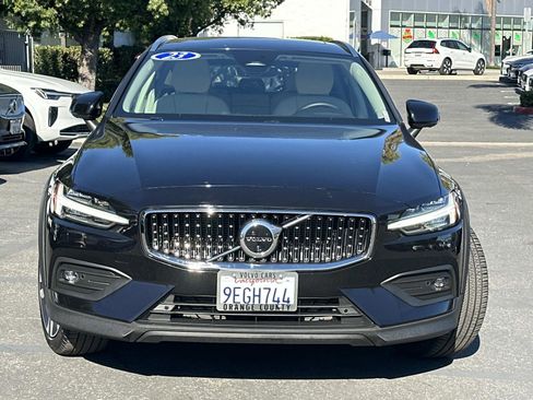 Certified 2023 Volvo V60 B5 Cross Country Plus w/ Climate Package image 2
