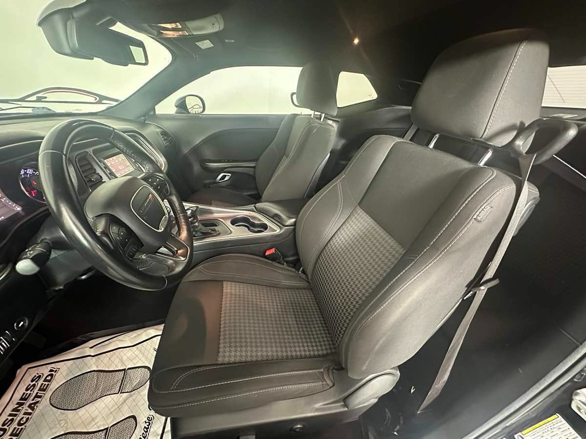 Used 2017 Dodge Challenger R/T RWD image 17