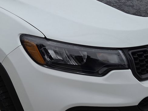 Used 2024 Jeep Compass Trailhawk image 9