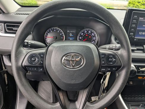 Used 2022 Toyota RAV4 LE image 18
