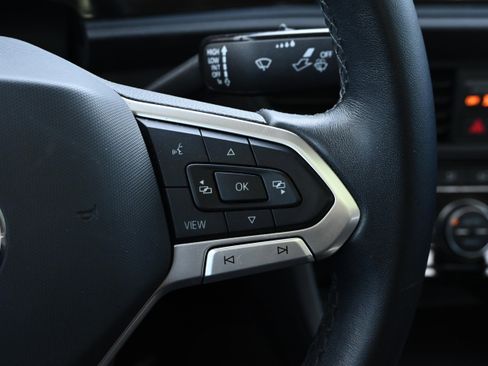 Used 2023 Volkswagen Jetta SE w/ Panoramic Sunroof Package image 36