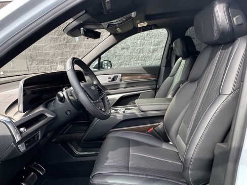 New 2026 Cadillac Vistiq Sport image 17