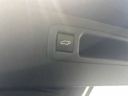 Used 2025 Toyota Highlander XSE AWD/4WD image 23