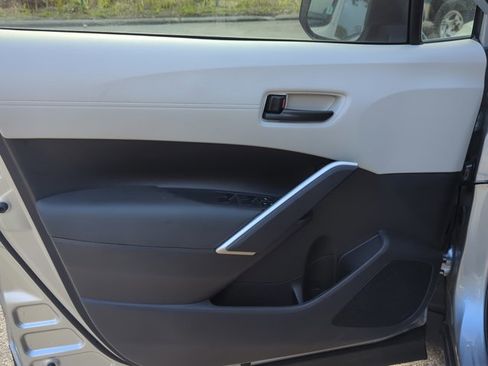 Used 2025 Toyota Corolla Cross L image 7