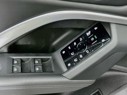 Used 2025 Audi Q5 Premium Plus w/ Premium Plus AWD/4WD image 15