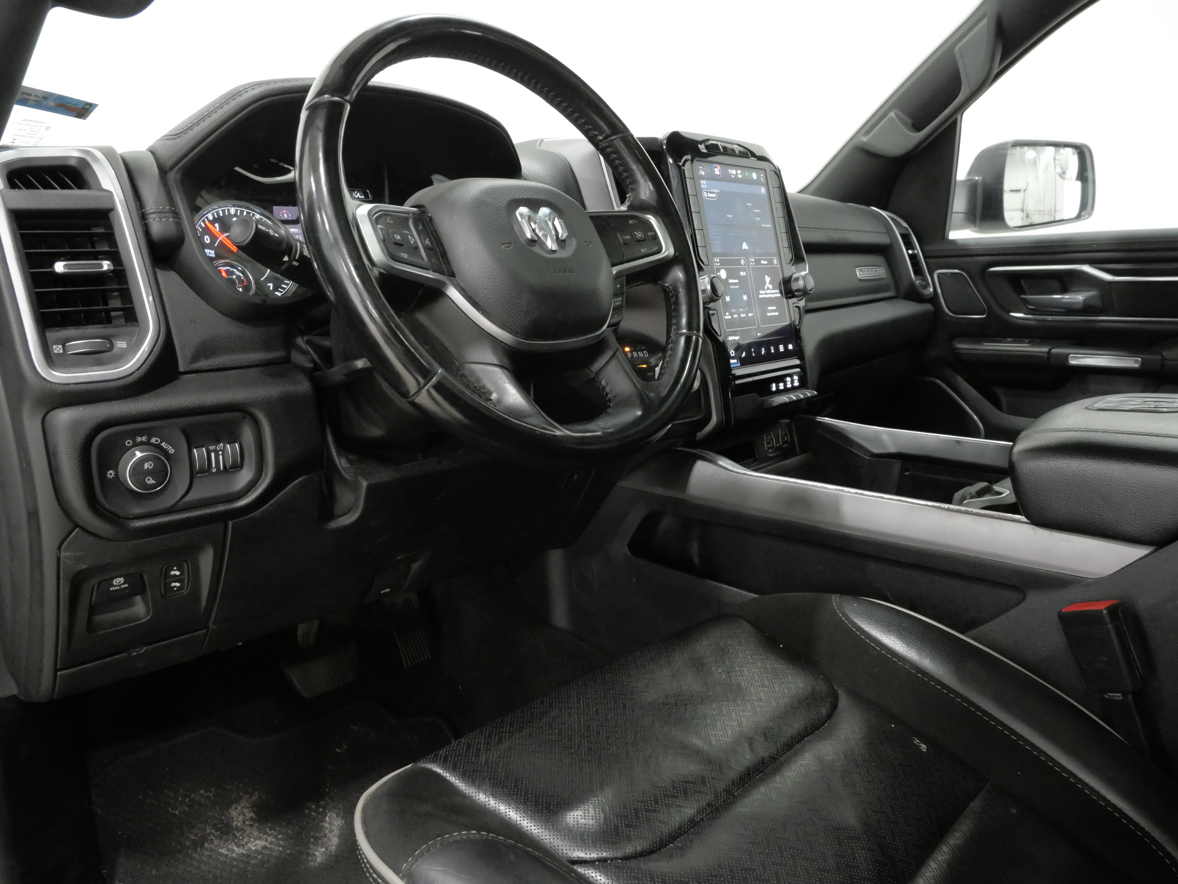 Used 2023 RAM 1500 Laramie AWD/4WD image 10