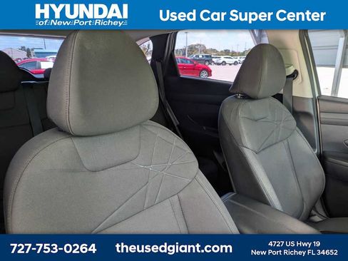 Certified 2025 Hyundai Tucson SE FWD image 6