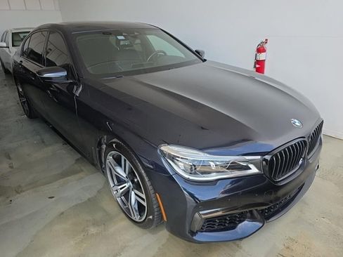 Used 2019 BMW 750i w/ M Sport Package RWD image 2