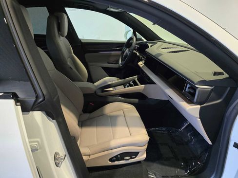New 2025 Porsche Macan 4S Electric image 13