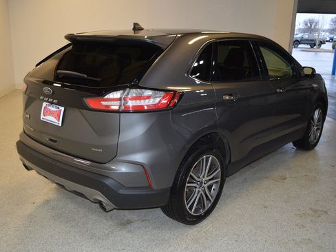 Used 2022 Ford Edge Titanium image 3
