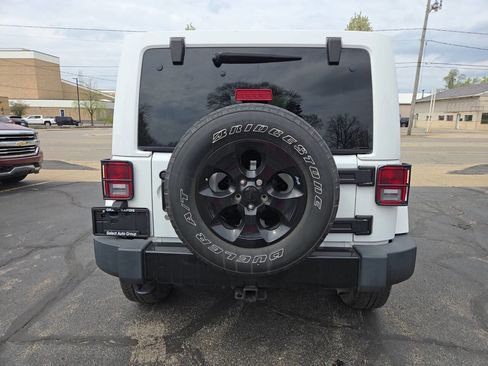 Used 2015 Jeep Wrangler Unlimited Sahara AWD/4WD image 7