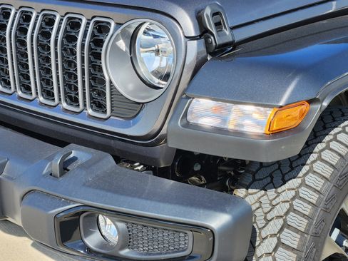 New 2025 Jeep Gladiator Nighthawk image 6