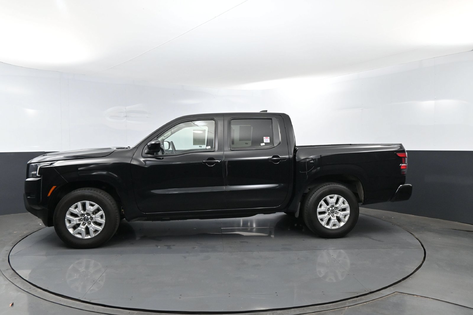 Used 2023 Nissan Frontier SV RWD image 23