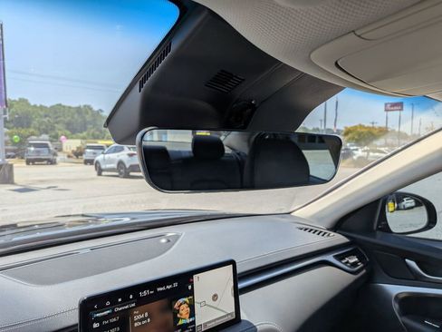 Used 2025 Genesis G70 2.5T RWD image 25