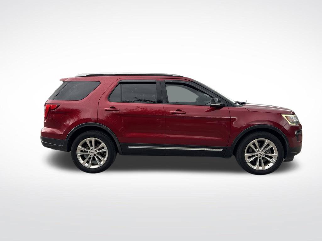 Used 2018 Ford Explorer XLT w/ Equipment Group 202A FWD image 4