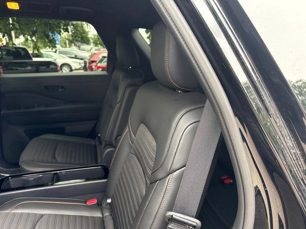 Used 2025 Nissan Pathfinder Rock Creek AWD/4WD image 16