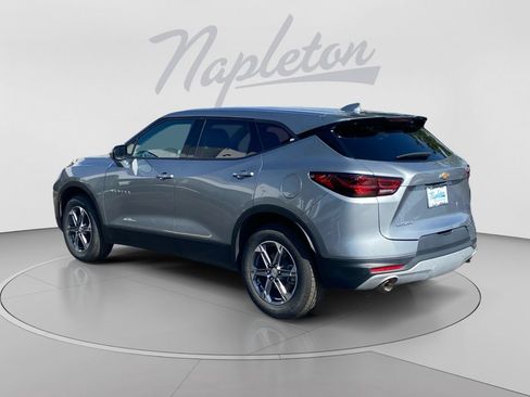 Used 2025 Chevrolet Blazer LT FWD image 3