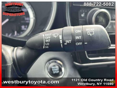 Used 2023 Toyota Highlander XLE image 27