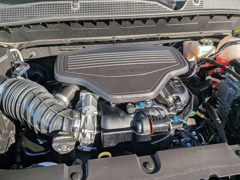 Used 2025 Chevrolet Blazer RS image 35