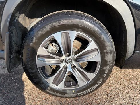 Certified 2021 Toyota Highlander XLE image 12