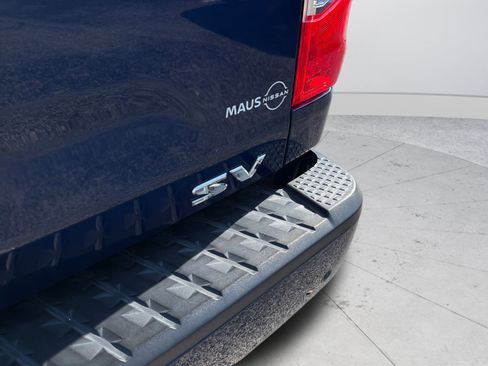 Used 2020 Nissan Titan SV w/ SV Convenience Package RWD image 37
