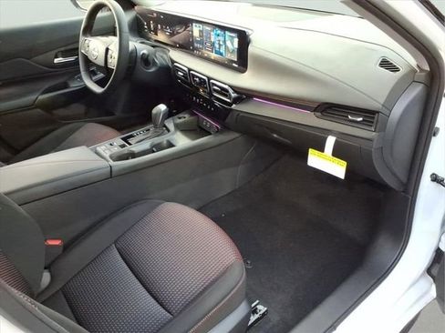 Certified 2026 Nissan Sentra SR w/ Floor Mat Package FWD image 18