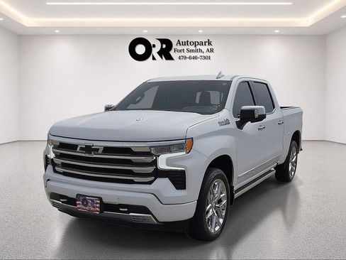 Used 2024 Chevrolet Silverado 1500 High Country w/ High Country Premium Package AWD/4WD image 2