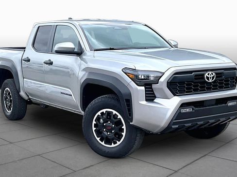 Used 2025 Toyota Tacoma TRD Off-Road AWD/4WD image 3