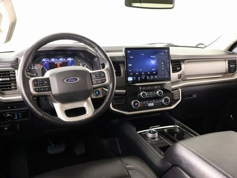 Used 2024 Ford Expedition Max XLT image 2