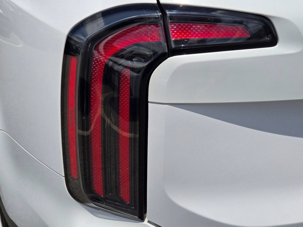 Certified 2023 Kia Telluride EX w/ EX Captain's Chair Package FWD image 11