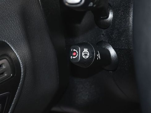 Used 2023 Mercedes-Benz GLC 300 4MATIC Coupe image 21