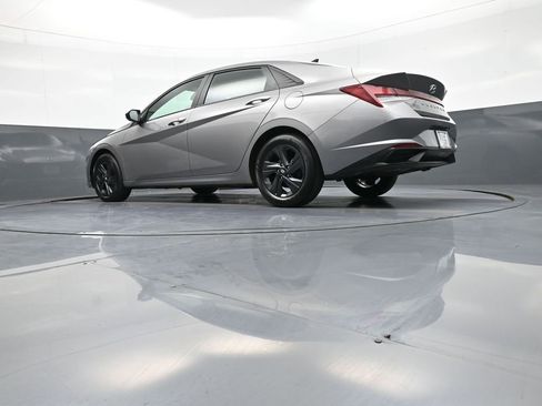 Certified 2023 Hyundai Elantra SEL w/ Preferred Accessory Package FWD image 31