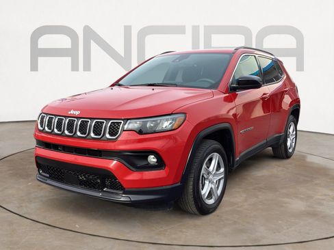 Used 2024 Jeep Compass Latitude image 9