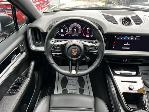 Certified 2024 Porsche Cayenne Coupe AWD/4WD image 11