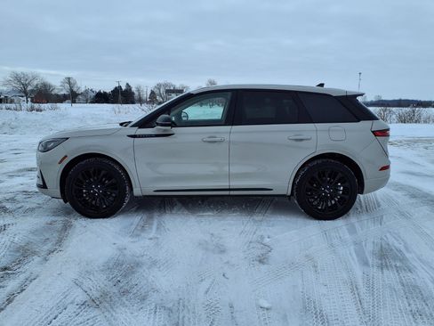 Used 2024 Lincoln Corsair Premiere w/ Equipment Group 101A image 4