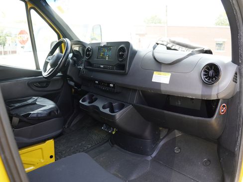 Used 2021 Mercedes-Benz Sprinter 2500 image 31