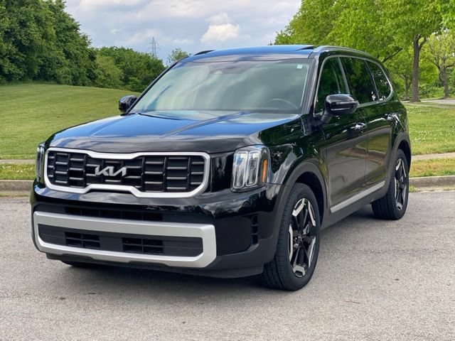 Used 2025 Kia Telluride S FWD image 3