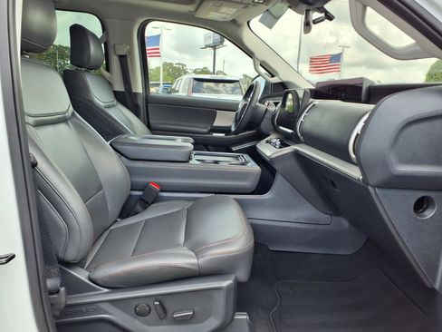 Used 2025 Ford Expedition Active image 9