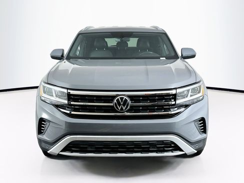 Used 2020 Volkswagen Atlas Cross Sport SE FWD image 2