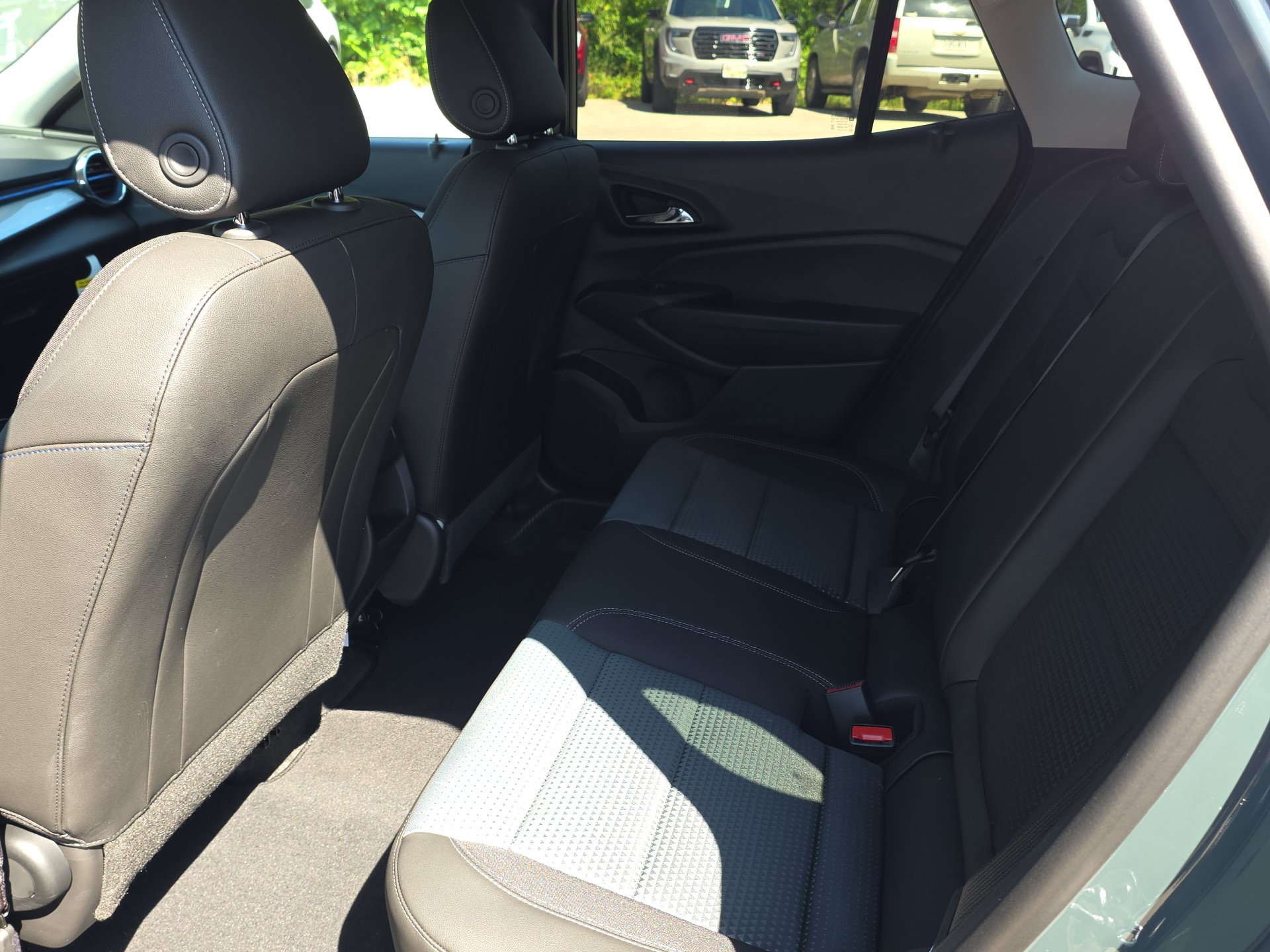 New 2026 Chevrolet Trax LT w/ Driver Confidence Package FWD image 28