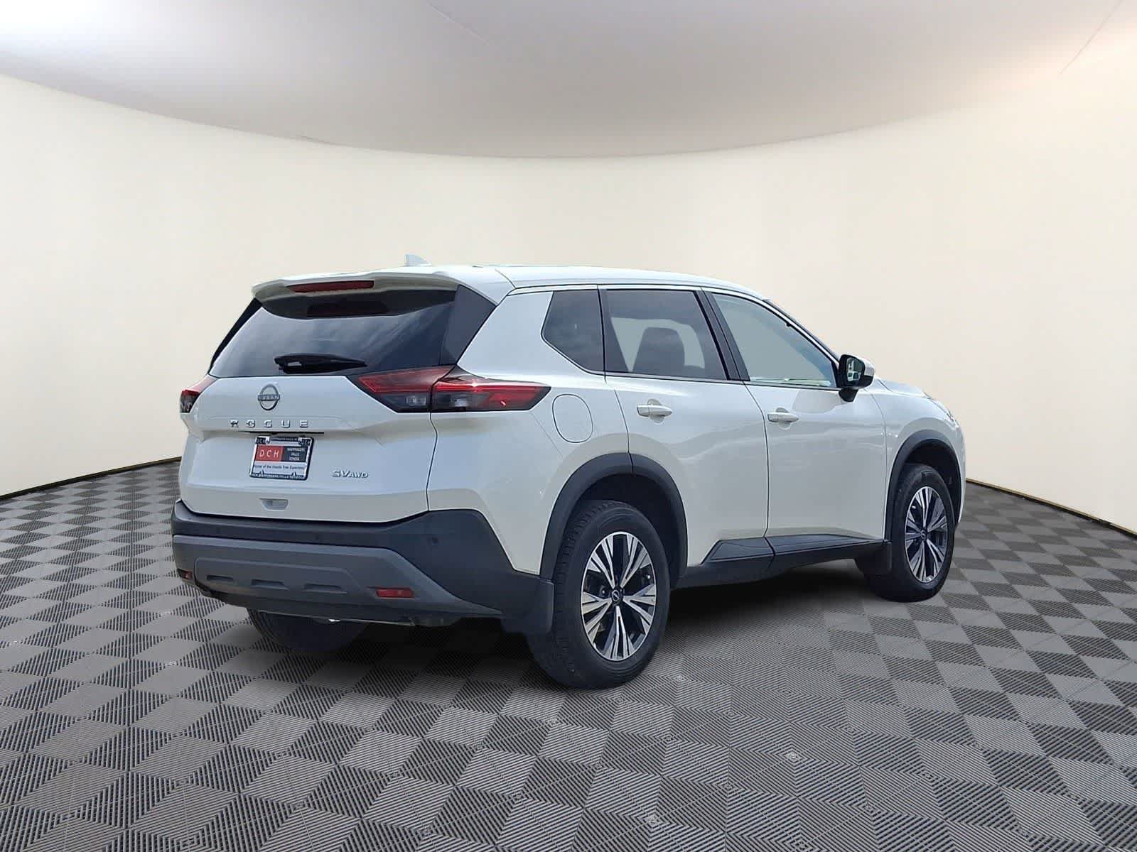 Used 2023 Nissan Rogue SV AWD/4WD image 5
