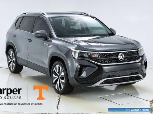Used 2023 Volkswagen Taos SE w/ Panoramic Sunroof Package FWD image 15