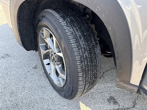 Used 2025 Chevrolet Trax LT w/ LT Convenience Package image 31