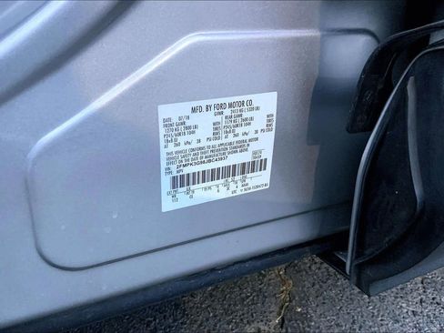 Used 2018 Ford Edge SE image 12